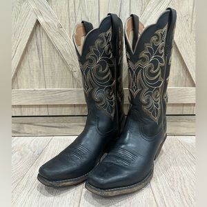 Ariat cowgirl boots